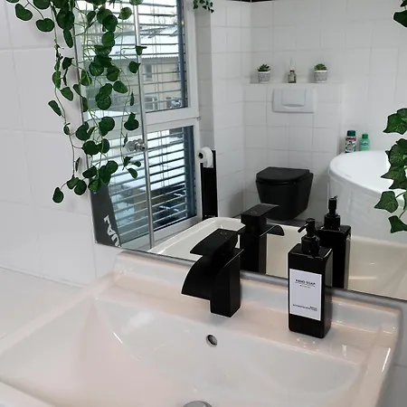 Vallhouse - Massage, Sauna, Darts, Switch & Mehr * Vallendar